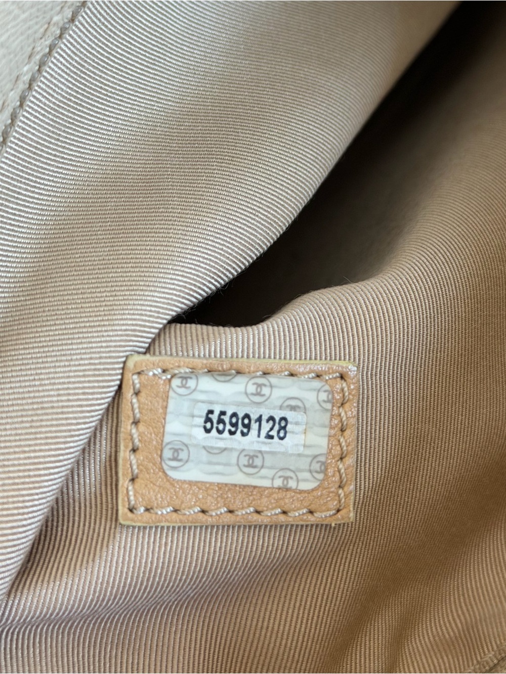 CHANEL Beige Leather Tote with Tortoiseshell Tag - Picture 5 of 7